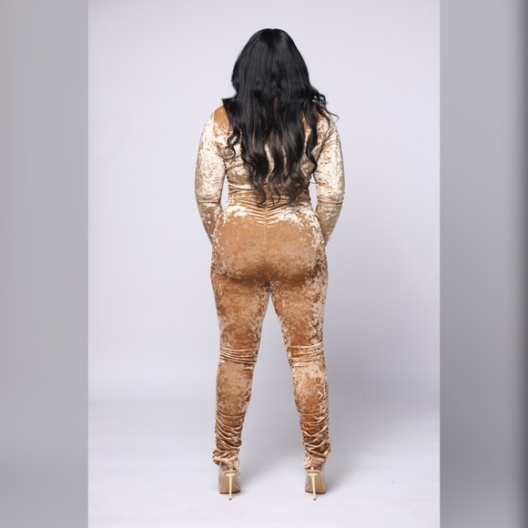 Champagne 2 piece tracksuit - Picture 4 of 4